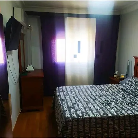 Habitación amplia en piso compartido, cama 1,50,tv * Zaragoza