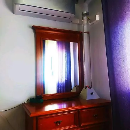 Habitación amplia en piso compartido, cama 1,50,tv Bed and breakfast Zaragoza