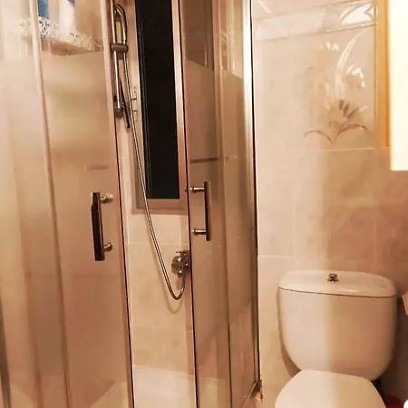 Habitación amplia en piso compartido, cama 1,50,tv Zaragoza