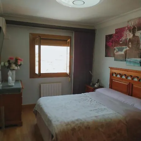 Habitación amplia en piso compartido, cama 1,50,tv Zaragoza